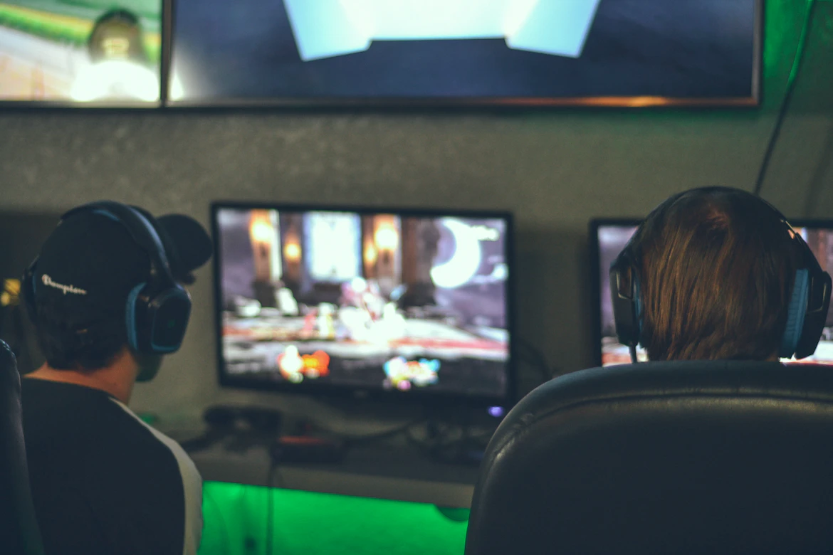 Picture of two people gaming